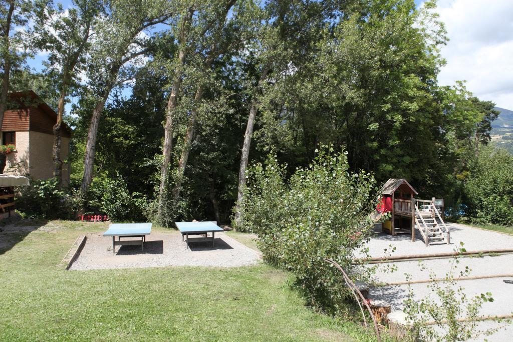 Camping-Hotel De Plein Air Les 2 Bois Baratier ภายนอก รูปภาพ