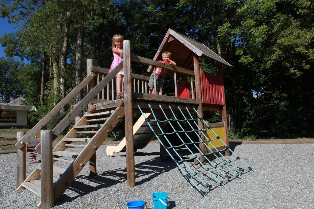 Camping-Hotel De Plein Air Les 2 Bois Baratier ภายนอก รูปภาพ